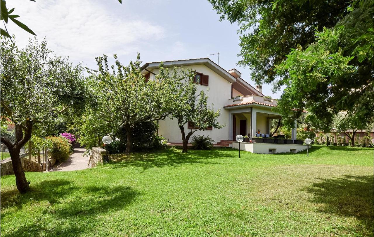 Cozy Home In Anguillara Sabazia With Kitchenette 外观 照片