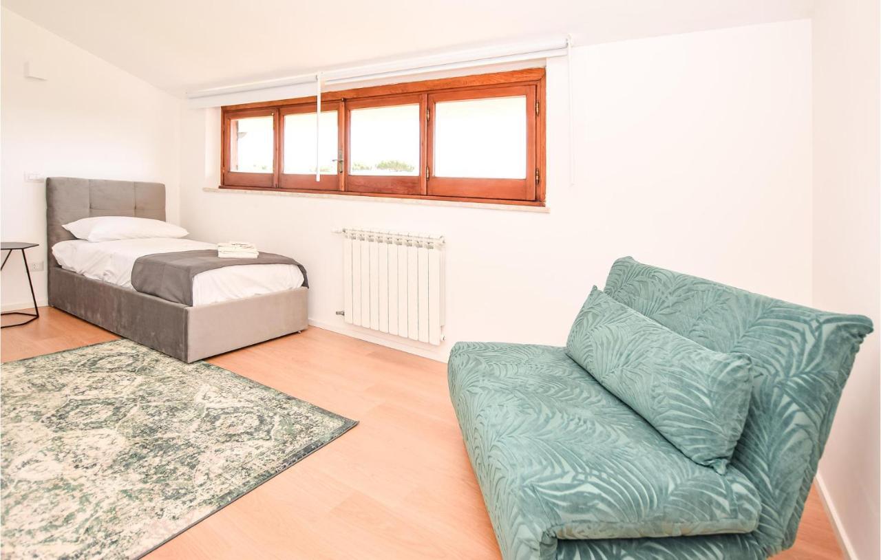 Cozy Home In Anguillara Sabazia With Kitchenette 外观 照片