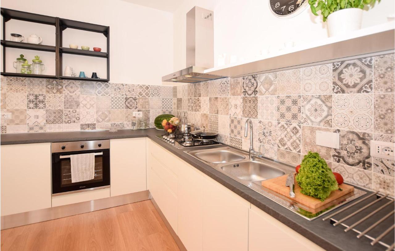 Cozy Home In Anguillara Sabazia With Kitchenette 外观 照片